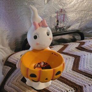 Pink bow ghost with eyelashes and pumpkin bowl